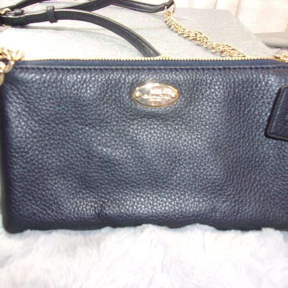 E-48 COACH PEBBLED LEATHER QUINN CROSSBODY IN NAVY - Picture 2 of 13